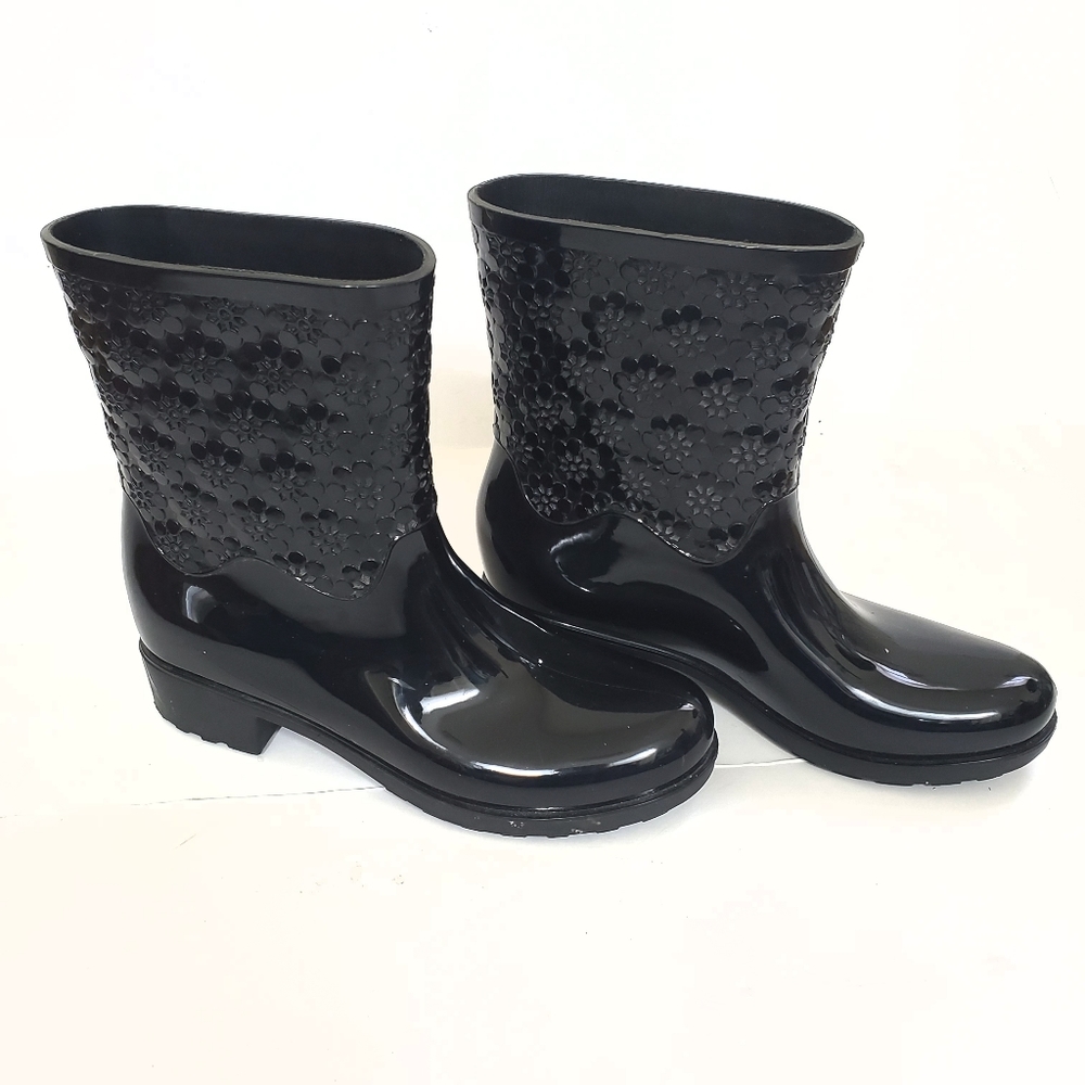 Mid-Calf Goulashes with Flower Applique